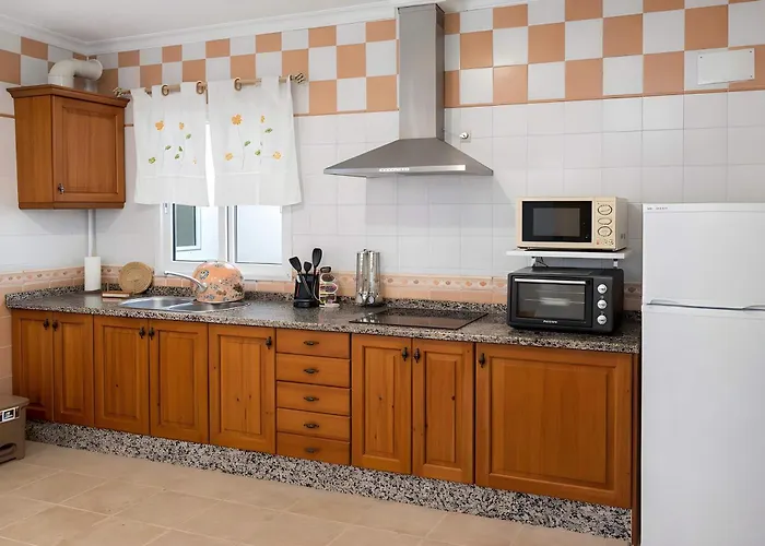 En Ubicado En En Zona Tranquila Y Muy Bien Situada Disfrutar Del Pueblo Y De La Playa Sin Necesidad De Coche Solo Familias Y Parejas