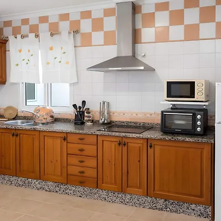 En Ubicado En En Zona Tranquila Y Muy Bien Situada Disfrutar Del Pueblo Y De La Playa Sin Necesidad De Coche Solo Familias Y Parejas