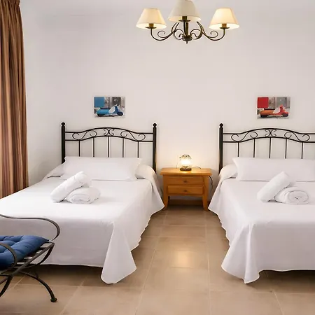 En Ubicado En En Zona Tranquila Y Muy Bien Situada Disfrutar Del Pueblo Y De La Playa Sin Necesidad De Coche Solo Familias Y Parejas Apartment