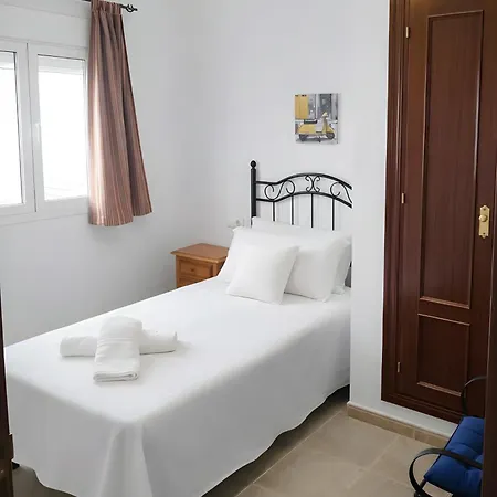 En Ubicado En En Zona Tranquila Y Muy Bien Situada Disfrutar Del Pueblo Y De La Playa Sin Necesidad De Coche Solo Familias Y Parejas