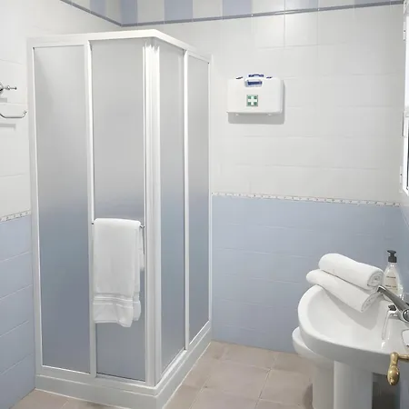 En Ubicado En En Zona Tranquila Y Muy Bien Situada Disfrutar Del Pueblo Y De La Playa Sin Necesidad De Coche Solo Familias Y Parejas