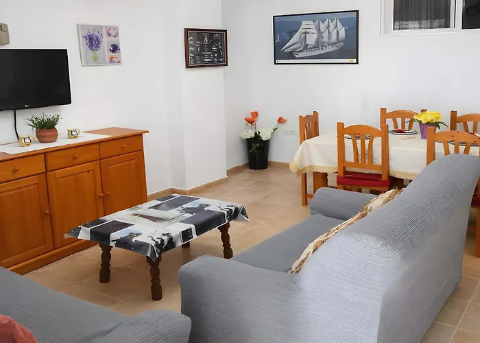 En Ubicado En En Zona Tranquila Y Muy Bien Situada Disfrutar Del Pueblo Y De La Playa Sin Necesidad De Coche Solo Familias Y Parejas *